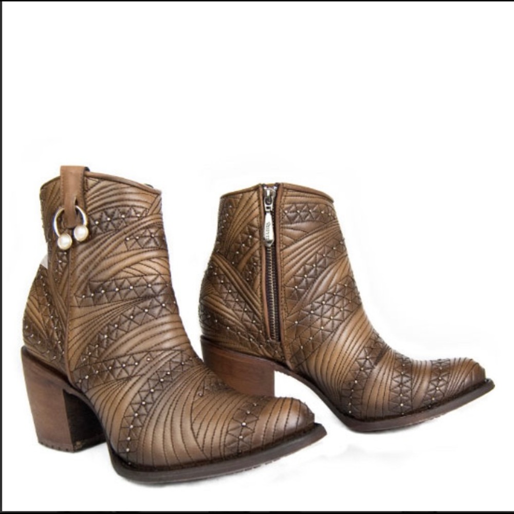 🎉 FLASH SALE 🎉 Cuadra by corral short ankle boots ankle booties 6.5